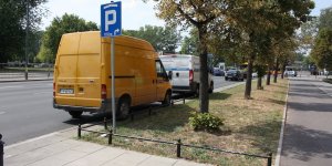 Utrudnianie - dostawcy i ochroniarze to codzienne utrapienie w tym miejscu
