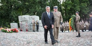 1 sierpnia 2015 r. uroczystości na Cmentarzu Powstańców Warszawy - Wieniec złożył Prezydent RP Bronisław Komorowski