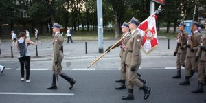 Marsz pamięci - poczet sztandarowy