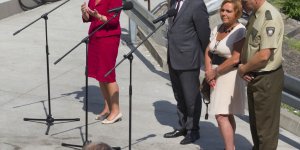 Konferencja prasowa w Komisariacie Rzecznym - od lewej: prezydent Warszawy Hanna Gronkiewicz-Waltz, wojewoda Mazowiecki Jacek Kozłowski, dyrektor pionu wody w MPWiK Beata Pacholec, komendant Posterunku PSR w Ciechanowie Marek Milewski
