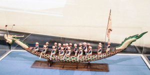 Chińska smocza łódź wyścigowa - model znajdujący się w Muzeach Watykańskich