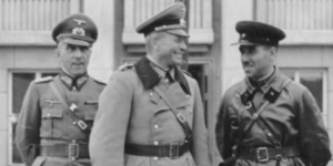 Heinz Guderian i Siemion Kriwoszein odbierają radziecko-niemiecką defiladę w Brześciu, 1939