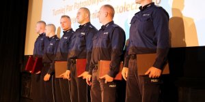 Zwycięskie pary patrolowe - od lewej 1. miejsce post. Michał Bednarczuk i post. Roman Gnyp (KRP 1), 2. miejsce ) asp. sztab. Łukasz Figura i mł. asp. Krzysztof Maszer (KRP 3), 3 miejsce sierż. sztab. Sylwester Mołodziejko i sierż. Michał Jankowski (KRP 6)