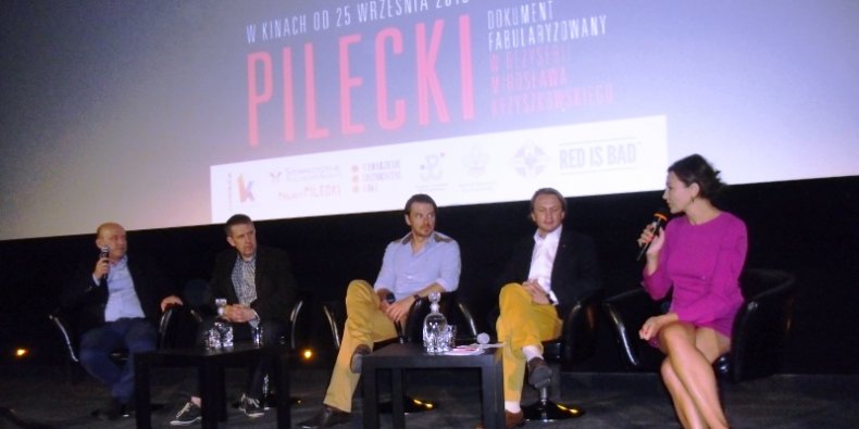 Pilecki. Konferencja prasowa - twórcy filmu od lewej: Bogdan Wasztyl (producent), Mirosław Krzyszkowski (reżyser), Marcin Kwaśny (rola główna), Michał Kondrat (dystrybucja), Anna Popek (prowadziła konferencję prasową)