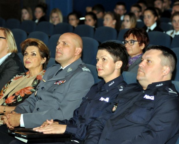 Ważni goście - od lewej: Ewa Gawor Dyrektor BBiZK, nadinspektor Michał Domaradzki, Komendant KSP, mł. inspektor Anna Kuźnia Zastępca Dyrektora BPiRD KGP, inspektor Piotr Owsiewski Zastępca Komendanta KSP