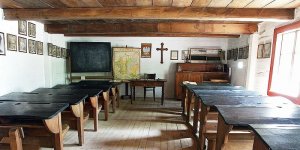 Sala lekcyjna w skansenie wsi łowickiej w Maurzycach