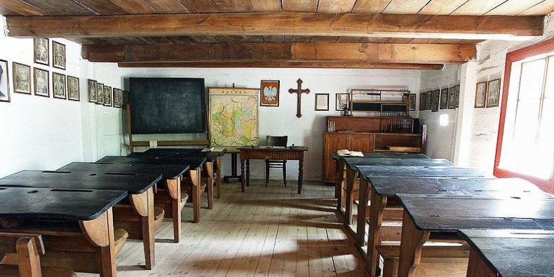 Sala lekcyjna w skansenie wsi łowickiej w Maurzycach