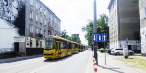 Tramwaje na Woli - stoją na ul. Młynarskiej przed Lesznem i Górczewską