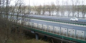 Ulica Wybrzeze Gdynskie to odcinek Wisłostrady biegnącej z biegiem Wisły na Żoliborzu