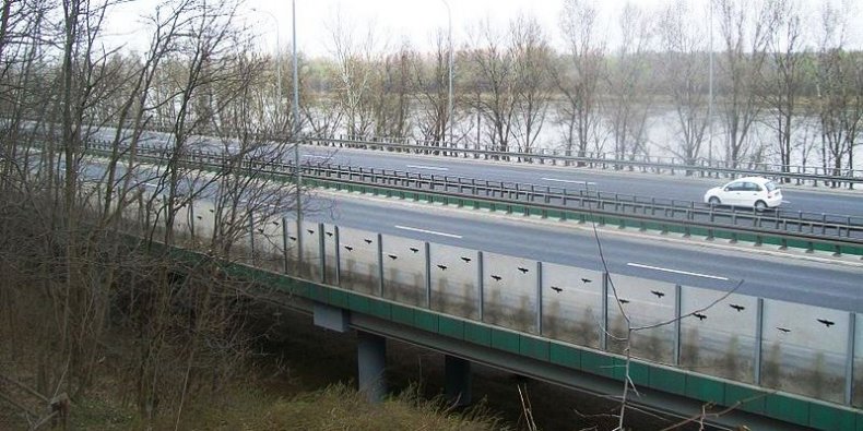 Ulica Wybrzeze Gdynskie to odcinek Wisłostrady biegnącej z biegiem Wisły na Żoliborzu