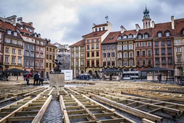 Budowa lodowiska - Rynek Starego Miasta