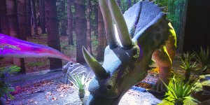 Dinozaury na żywo - wystawa na błoniach Stadionu Narodowego