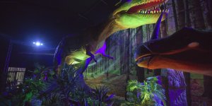 Dinozaury na żywo - wystawa na błoniach Stadionu Narodowego