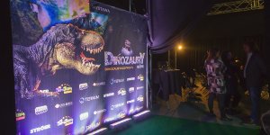 Dinozaury na żywo - wystawa na błoniach Stadionu Narodowego