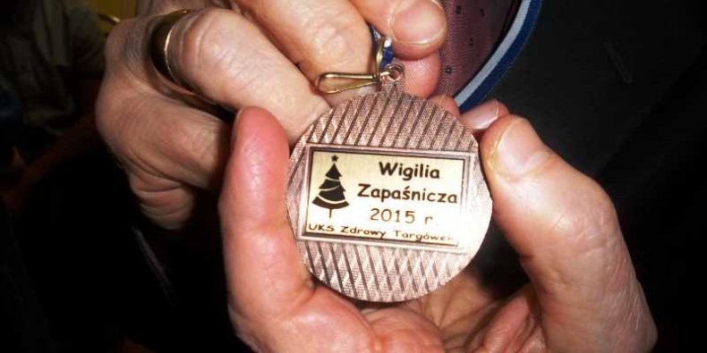 Medal okolicznościowy Wigilia Zapaśnicza 2015 r. UKS Zdrowy Targówek - otrzymał pan Witold Harasim – Zastępca Przewodniczącego Rady Dzielnicy Targówek
