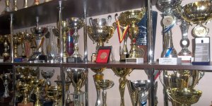 Wigilia u zapaśników UKS Zdrowy Targówek - trofea klubowych zawodników
