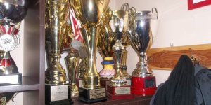 Wigilia u zapaśników UKS Zdrowy Targówek - trofea klubowych zawodników