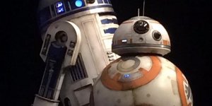 Stary kultowy R2-D2 i nowa piłeczka BB8