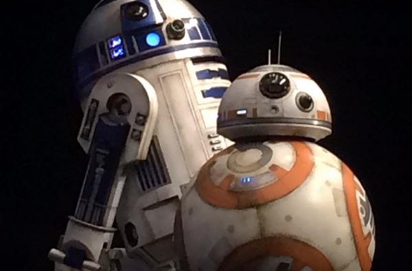 Stary kultowy R2-D2 i nowa piłeczka BB8