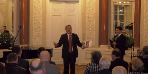 Prof. Jerzy Miziołek - Dyrektor Muzeum UW