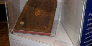 Wystawa Muzeum UW - „Orzeł i pięć gwiazd Uniwersytetu”