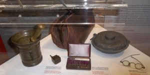 Wystawa Muzeum UW - „Orzeł i pięć gwiazd Uniwersytetu”