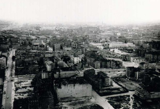 Powojenna Warszawa Powojenna Warszawa - to tu zewsząd wracali warszawiacy