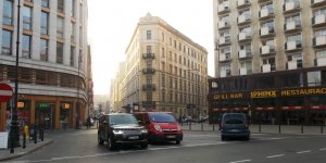 W weekend też tu nie wolno parkować (skrzyżowanie ulic Chmielnej, Szpitalnej i Zgody)