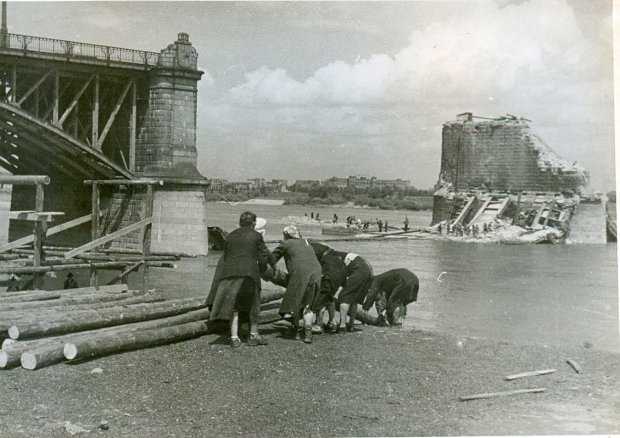 Most Poniatowskiego - 1945