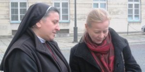 Sistra Michaela Rak i radna m.st. Warszawy Anna Nehrebecka – w trakcie zbiórki na hospicjum w Wilnie.