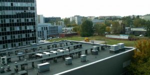 Start śmigłowca LPR z lądowiska przy szpitalu na Banacha
