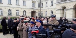 Odsłonięcie tablicy poświęconej Lechowi Kaczyńskiemu