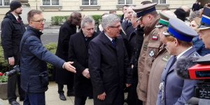 Odsłonięcie tablicy poświęconej Lechowi Kaczyńskiemu