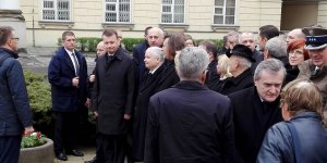 Odsłonięcie tablicy poświęconej Lechowi Kaczyńskiemu