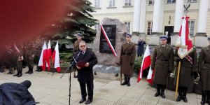 Odsłonięcie tablicy poświęconej Lechowi Kaczyńskiemu