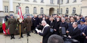 Odsłonięcie tablicy poświęconej Lechowi Kaczyńskiemu