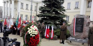 Odsłonięcie tablicy poświęconej Lechowi Kaczyńskiemu