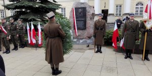 Odsłonięcie tablicy poświęconej Lechowi Kaczyńskiemu