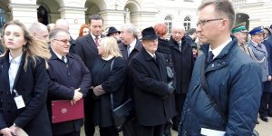 Odsłonięcie tablicy poświęconej Lechowi Kaczyńskiemu