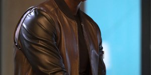 Don Cheadle jako Porucznik James Rhodes - War Machine. Kapitan America: Wojna Bohaterów