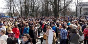 Manifestacja pod pomnikiem AK