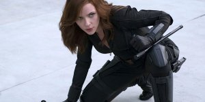 Scarlett Johansson jako Natasha Romanoff - Czarna Wdowa. Kapitan America: Wojna Bohaterów