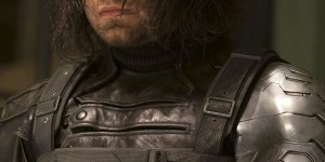 Sebastian Stan jako Bucky Barnes - Zimowy Żołnierz. Kapitan America: Wojna Bohaterów