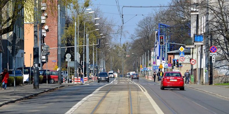 Ulica Młynarska w Warszawie widok w kierunku ulicy Żytniej i Obozowej
