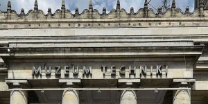 Neon Muzeum Techniki i Przemysłu NOT na Pałacu Kultury i Nauki