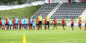 Przywitanie drużyn - 9. Turniej o Puchar Małego Powstańca w 2016 r.