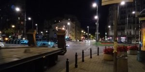 WP na pl. Unii - W jednym z przejazdów żandarmi skierowali kolumnę dookoła pl. Unii.