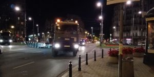 WP na pl. Unii - W jednym z przejazdów żandarmi skierowali kolumnę dookoła pl. Unii.