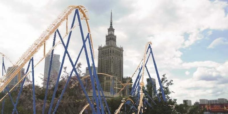 Roller coaster - Zarys zjeżdżalni Nitro w parku Six Flags Great Adventure w Jackson, New Jersey, USA (fot. Dusso Janladde (Wikimedia)) na tle PKiN (fot. MPawlik)