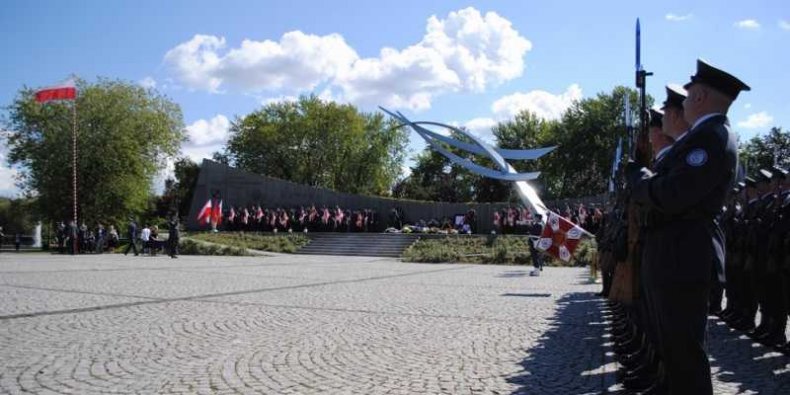 Święto Lotnictwa - Uroczystości przy Pomniku Pomnikiem Lotników Poległych na wszystkich frontach II wojny światowej w Warszawie